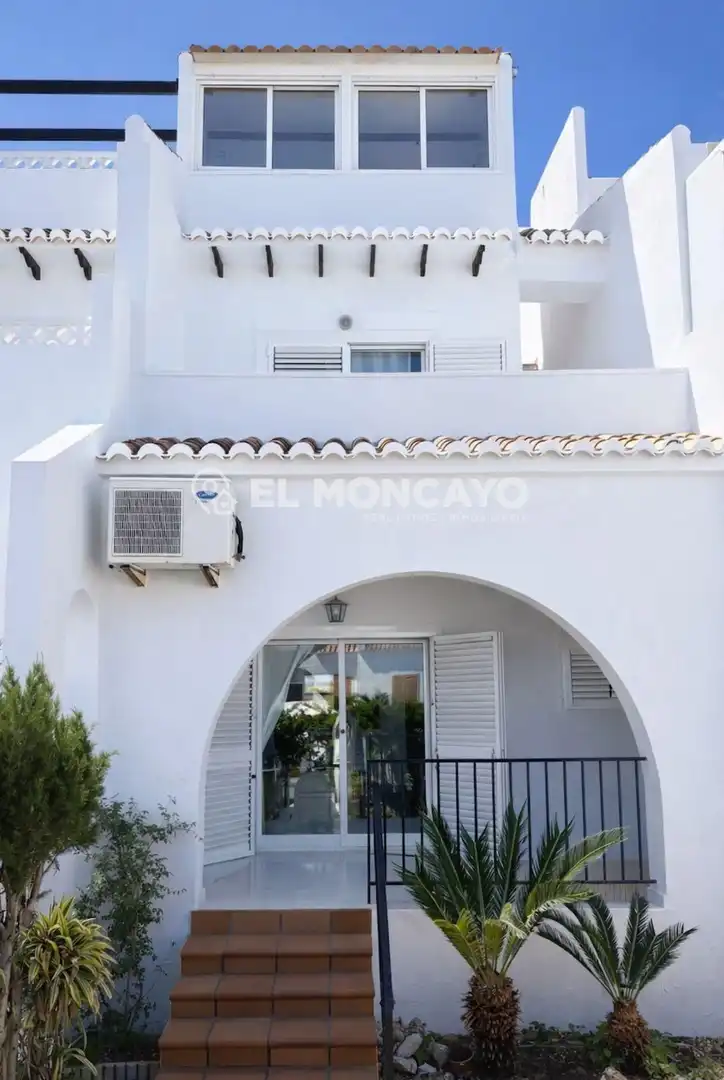 Vista exterior de Casa adosada en venta en Rojales con Aire acondicionado, Calefacción y Jardín privado