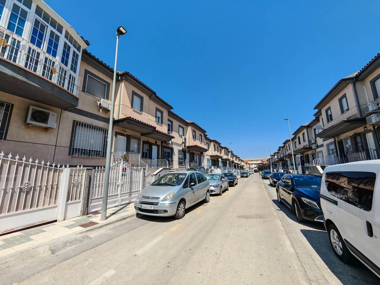 Vista exterior de Casa adosada en venta en Maracena con Aire acondicionado, Calefacción y Parquet