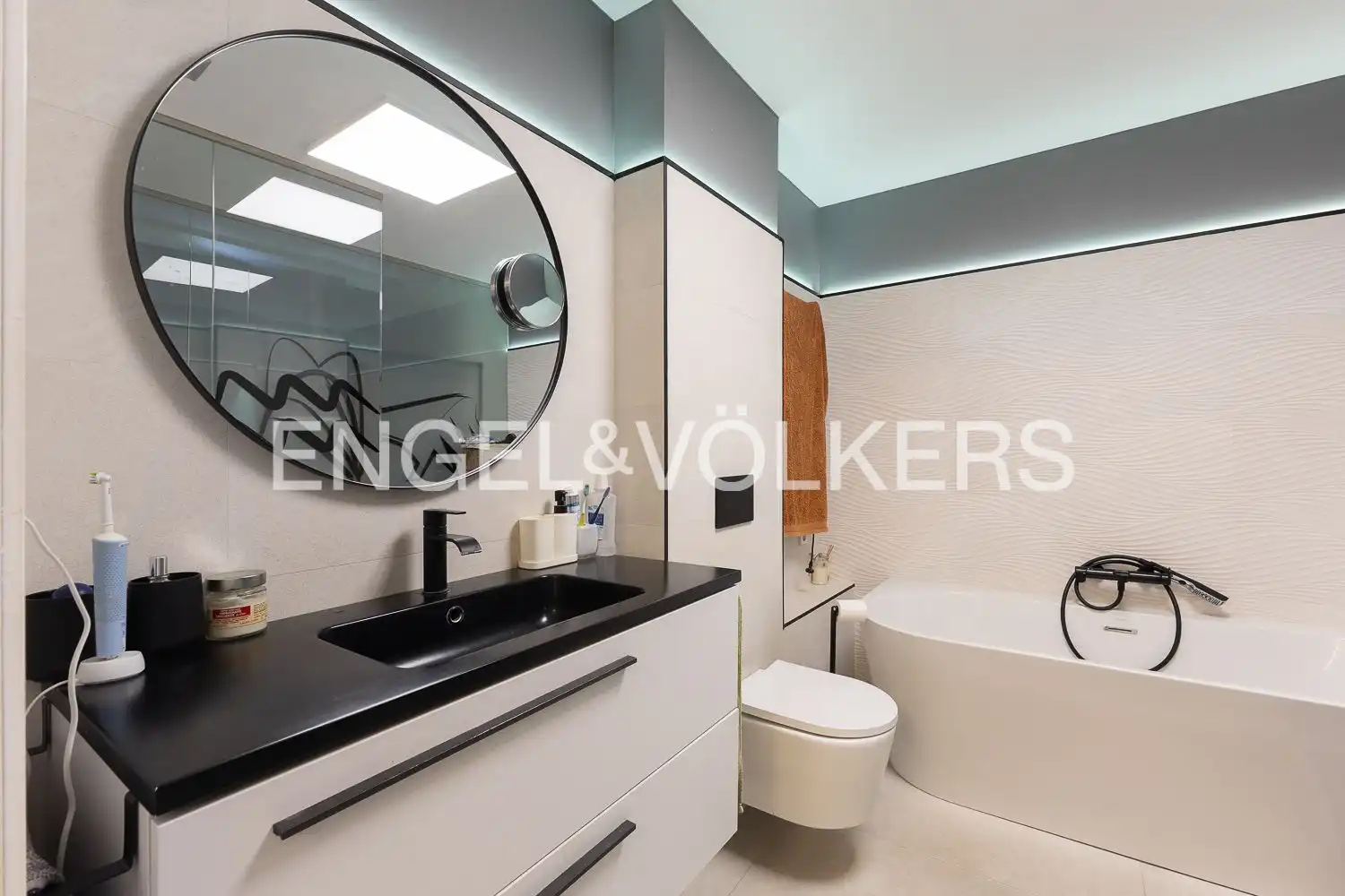 Bathroom of Flat for rent in Valencia  with Air Conditioner, Heating and Parquet flooring