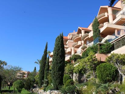 Vista exterior de Pis en venda en Marbella amb Jardí privat, Terrassa i Traster