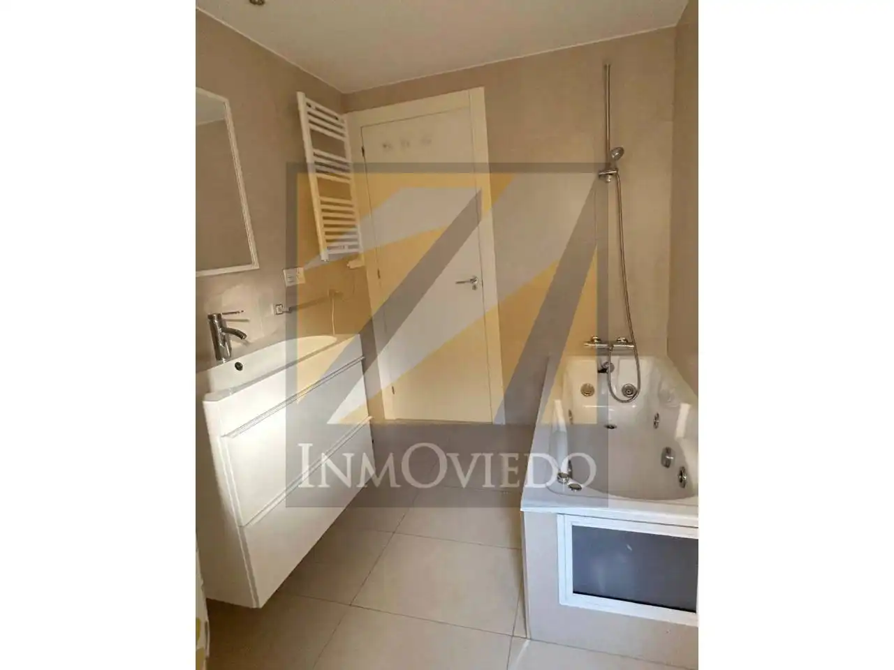 Baño de Piso en venta en Langreo con Calefacción y Trastero