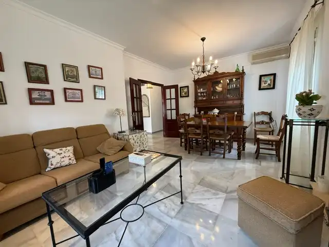 Sala d'estar de Casa o xalet en venda en Chiclana de la Frontera amb Aire condicionat, Terrassa i Moblat
