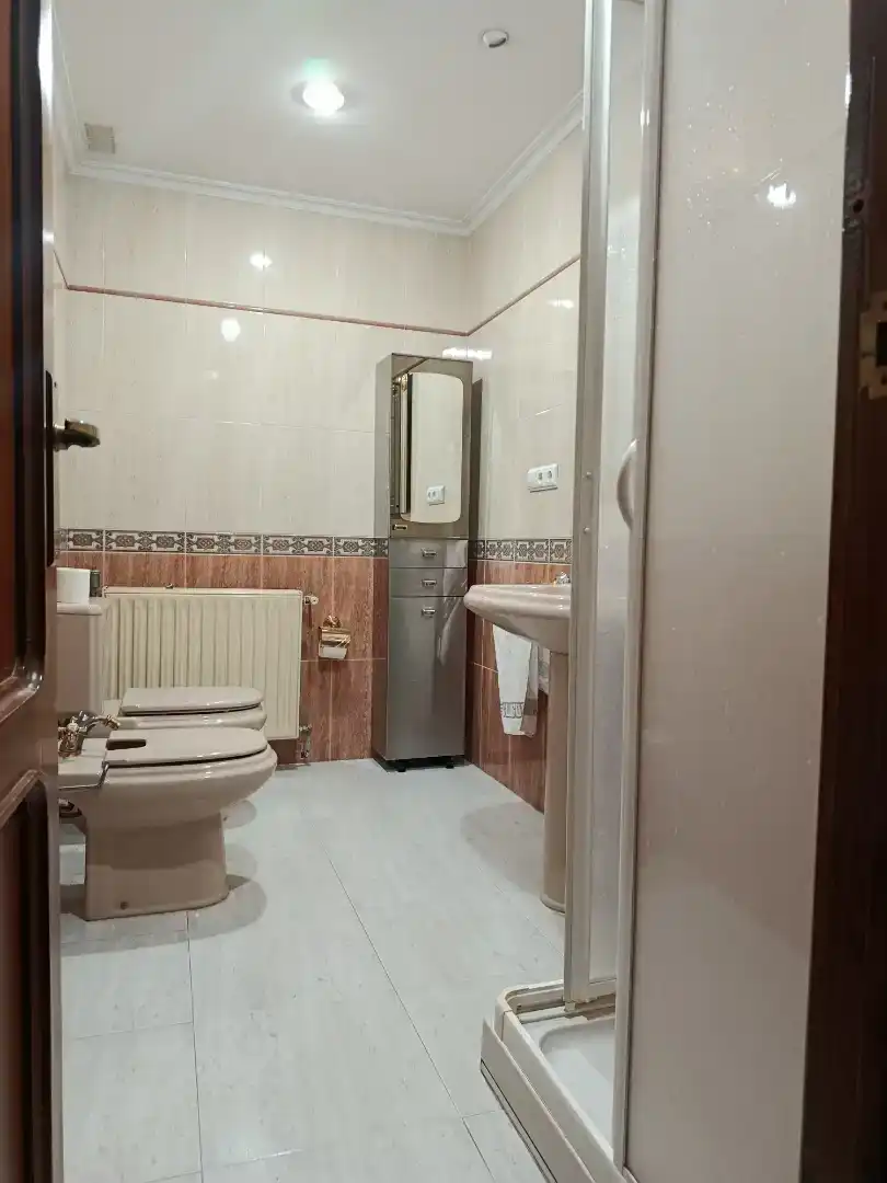 Baño de Piso en venta en Burgo de Osma - Ciudad de Osma con Aire acondicionado, Parquet y Amueblado