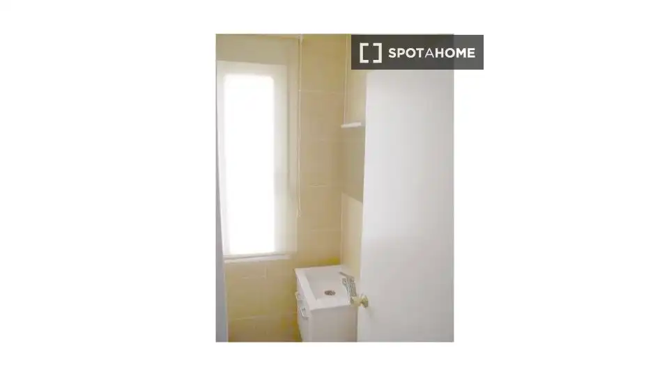 Baño de Piso de alquiler en Zaragoza con Aire acondicionado, Calefacción y Amueblado