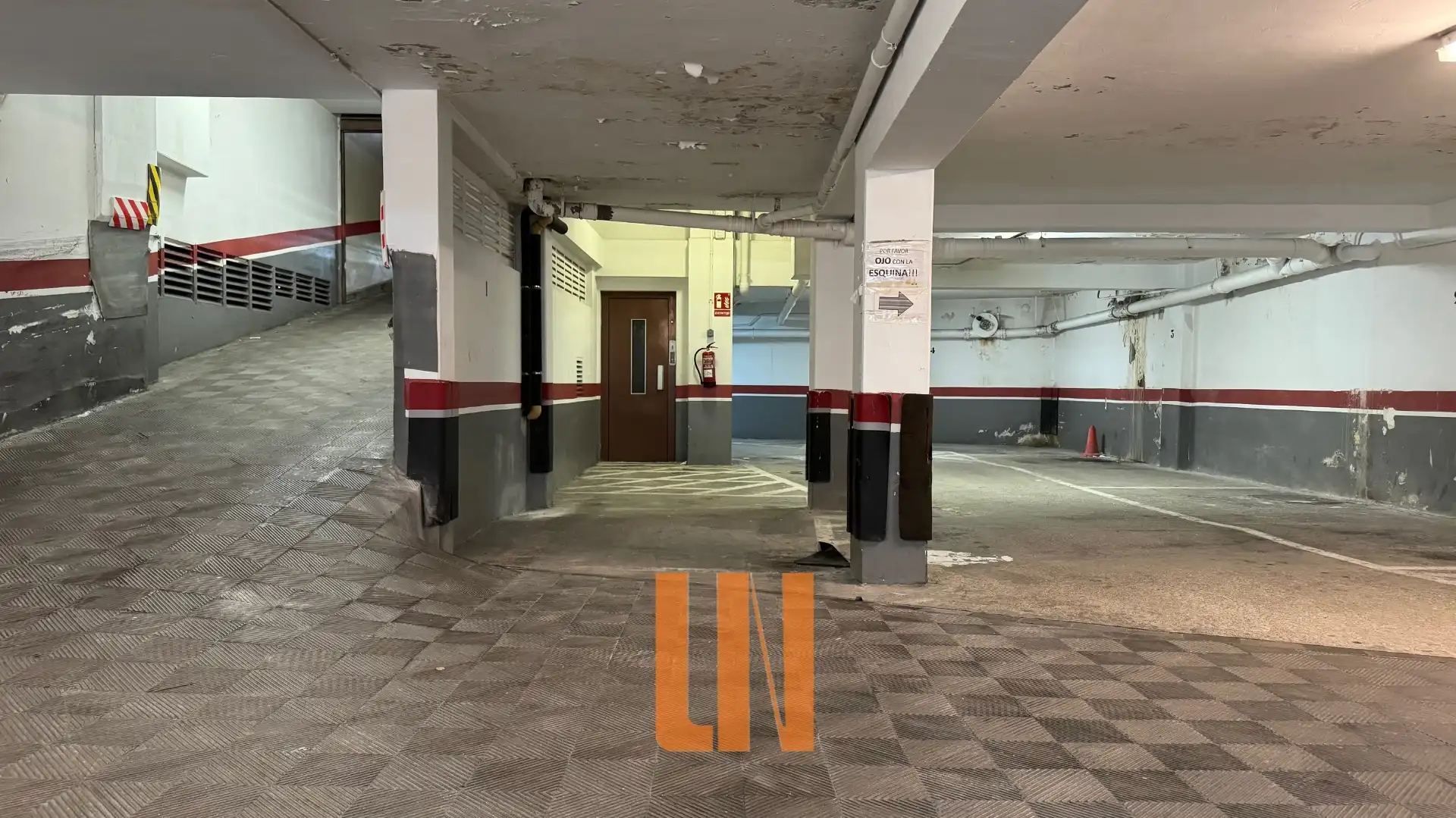 Parking de Piso en venta en A Coruña Capital  con Calefacción, Parquet y Trastero