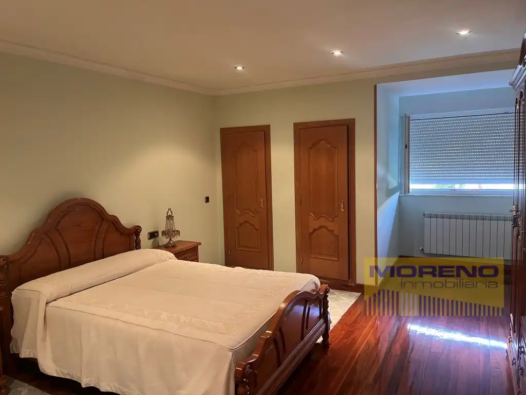 Dormitori de Casa o xalet en venda en Sarria