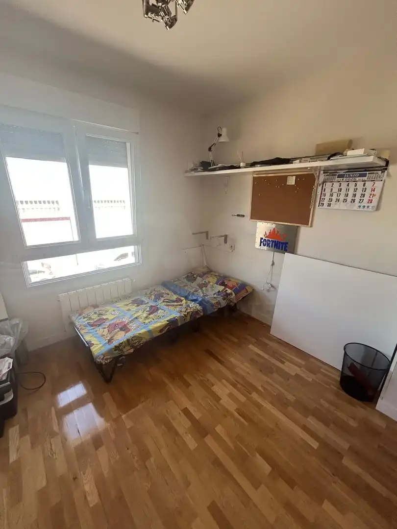 Dormitori de Casa adosada en venda en San Andrés del Rabanedo amb Calefacció i Terrassa