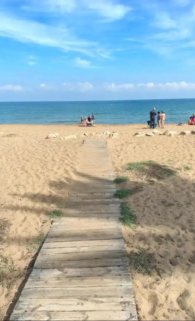 Vista exterior de Pis de lloguer en Dénia amb Aire condicionat, Jardí privat i Piscina