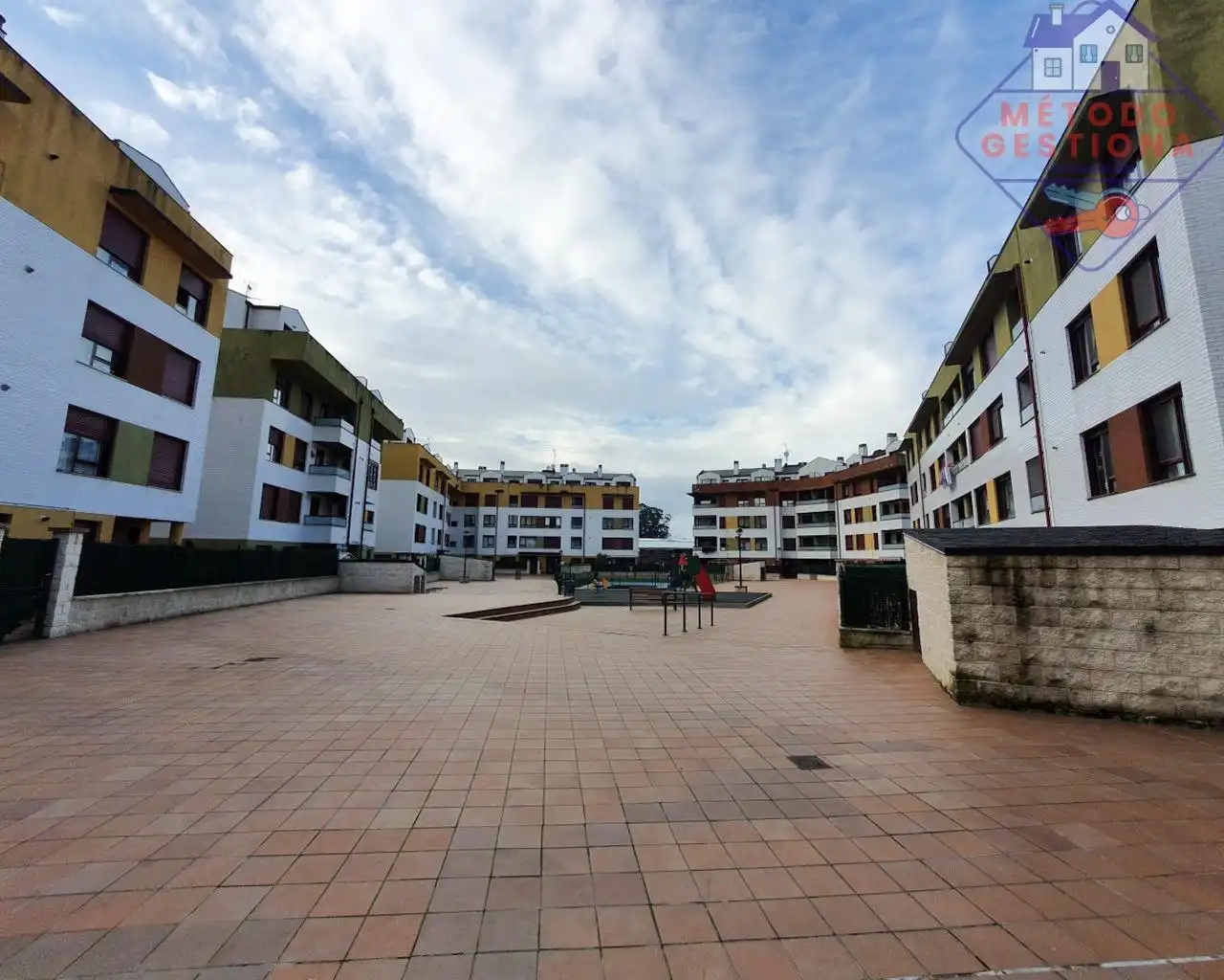 Vista exterior de Piso en venta en Entrambasaguas con Calefacción, Balcón y Piscina comunitaria