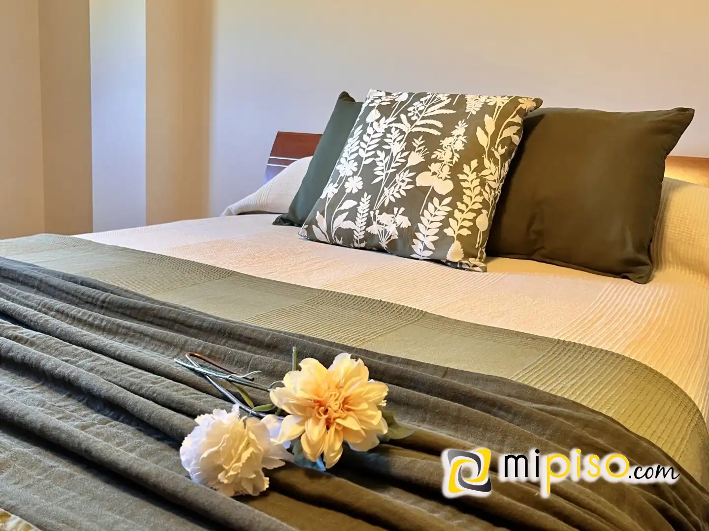 Habitación de Casa adosada en venta en Ruesga con Calefacción, Terraza y Amueblado