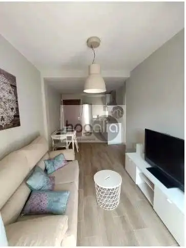 Sala d'estar de Pis de lloguer en Sevilla amb Aire condicionat, Terrassa i Moblat