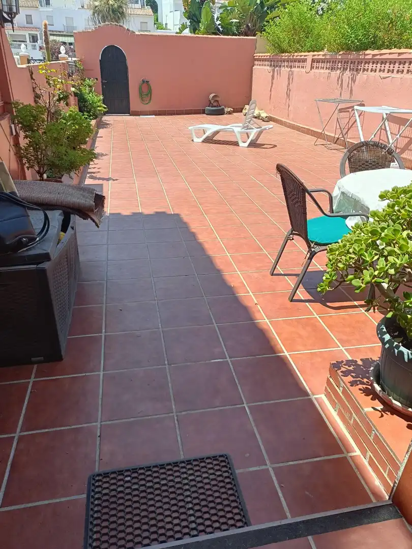 Terrasse von Einfamilien-Reihenhaus zur Miete in Algeciras