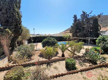 Chalet con piscina en venta en Castell de Ferro