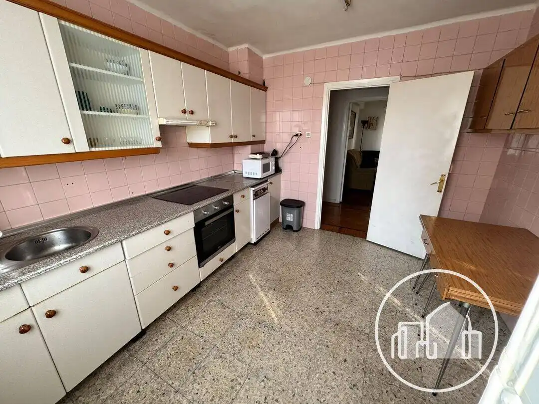 Cuina de Pis en venda en Villarcayo de Merindad de Castilla la Vieja amb Calefacció i Moblat