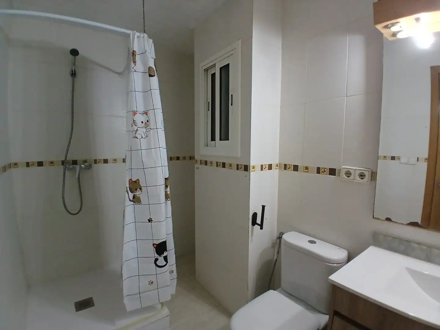 Bathroom of Flat for rent in Badalona  with Parquet flooring and Balcony