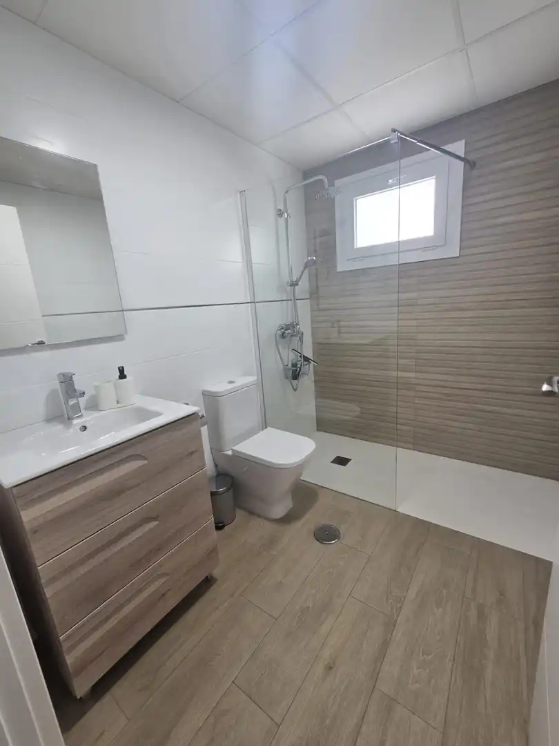 Badezimmer von Wohnung zur Miete in Torremolinos mit Klimaanlage, Terrasse und Möbliert