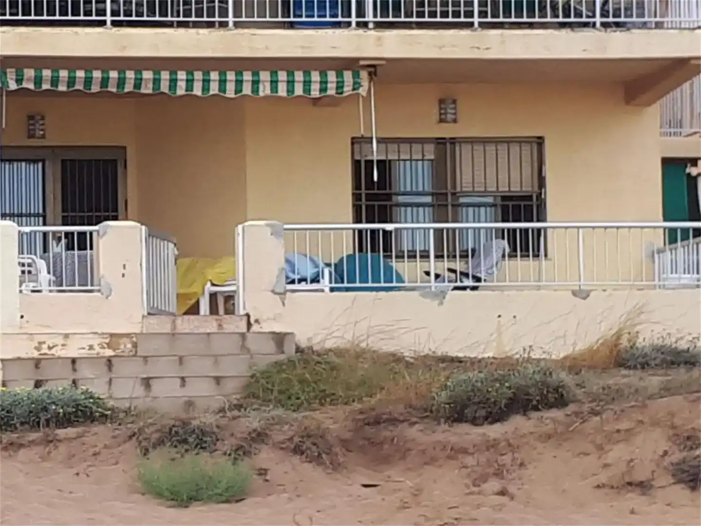 Vista exterior de Apartament de lloguer en Tavernes de la Valldigna amb Moblat