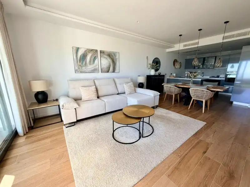 Wohnzimmer von Wohnung zur Miete in La Alcaidesa mit Klimaanlage, Heizung und Privatgarten