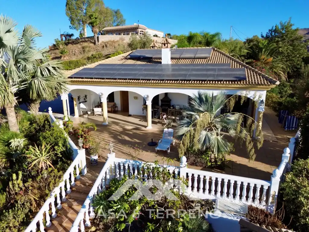 Vista exterior de Casa o chalet en venta en Vélez-Málaga con Jardín privado, Terraza y Piscina