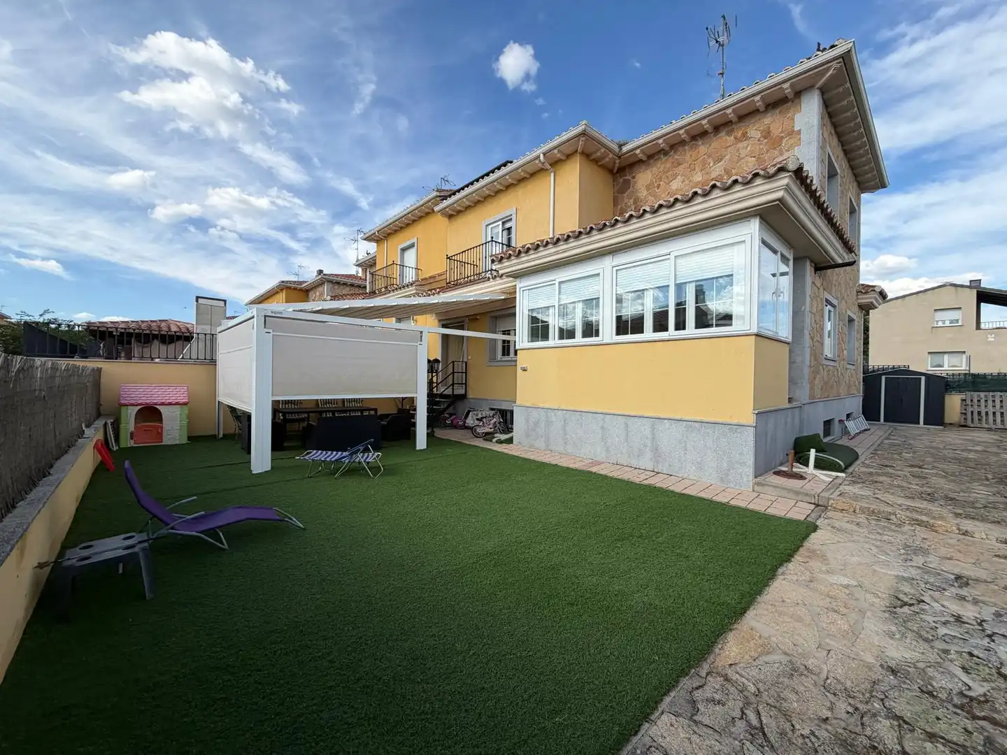 Terrassa de Casa adosada en venda en Ávila amb Calefacció i Jardí privat