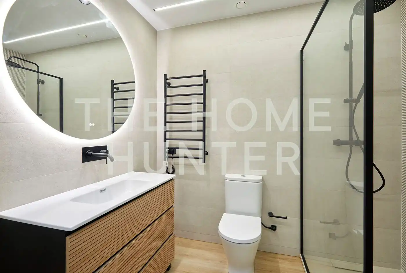 Badezimmer von Wohnung zum Verkauf in Barcelona mit Klimaanlage, Heizung und Terrasse