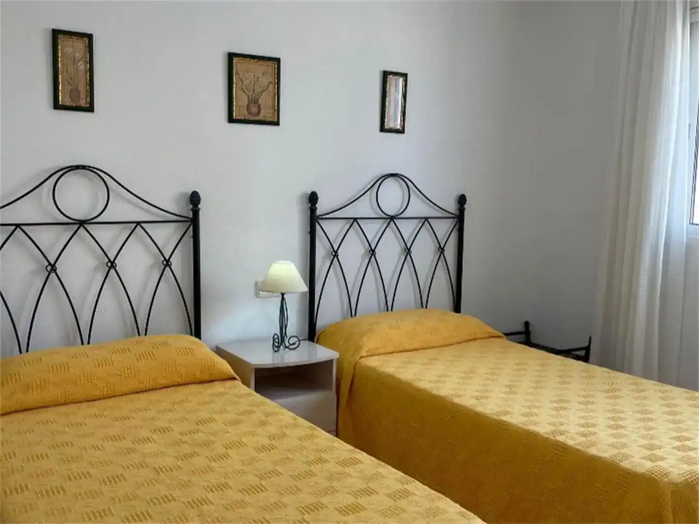 Schlafzimmer von Wohnungen zur Miete in Cuenca mit Klimaanlage, Schwimmbad und Möbliert