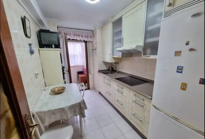 Flat for sale in Arquitecto Jose Vargas, imagen 2
