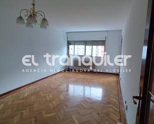 Living room of Flat to rent in  Madrid Capital  with Parquet flooring, Terrace and Furnished