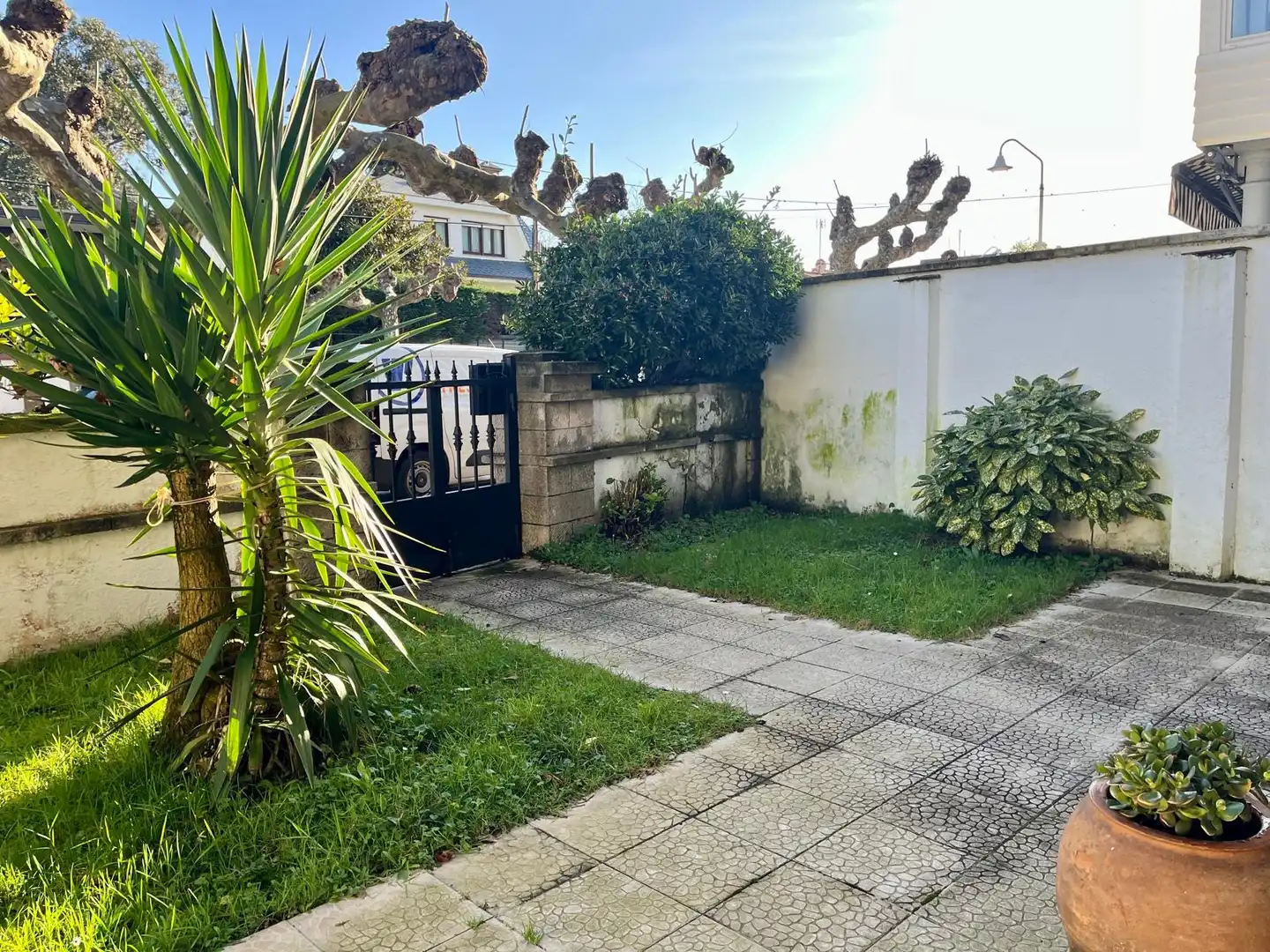Vista exterior de Casa o xalet en venda en Castrillón amb Calefacció, Jardí privat i Terrassa