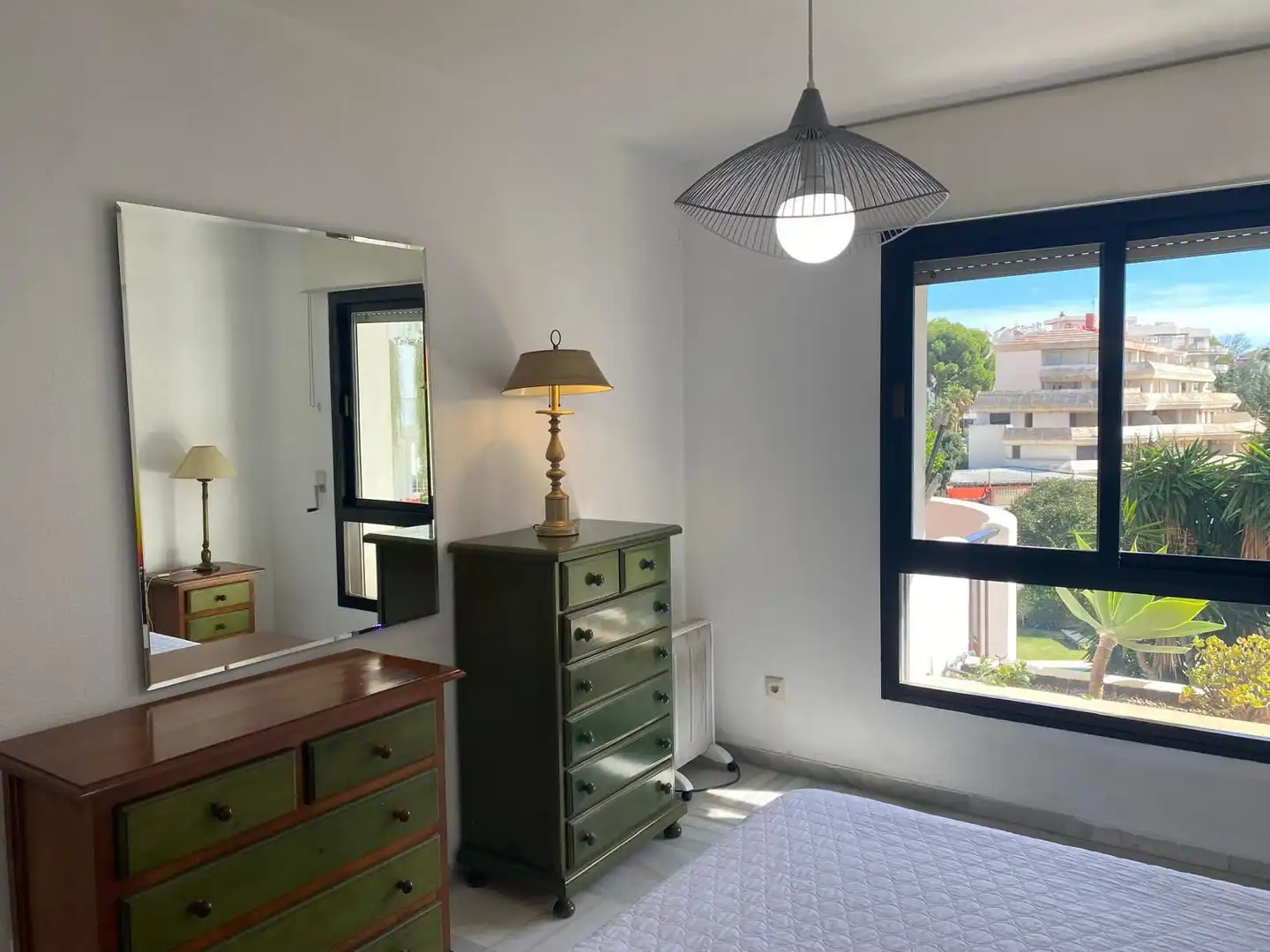 Habitación de Piso de alquiler en Marbella con Amueblado y Se aceptan mascotas