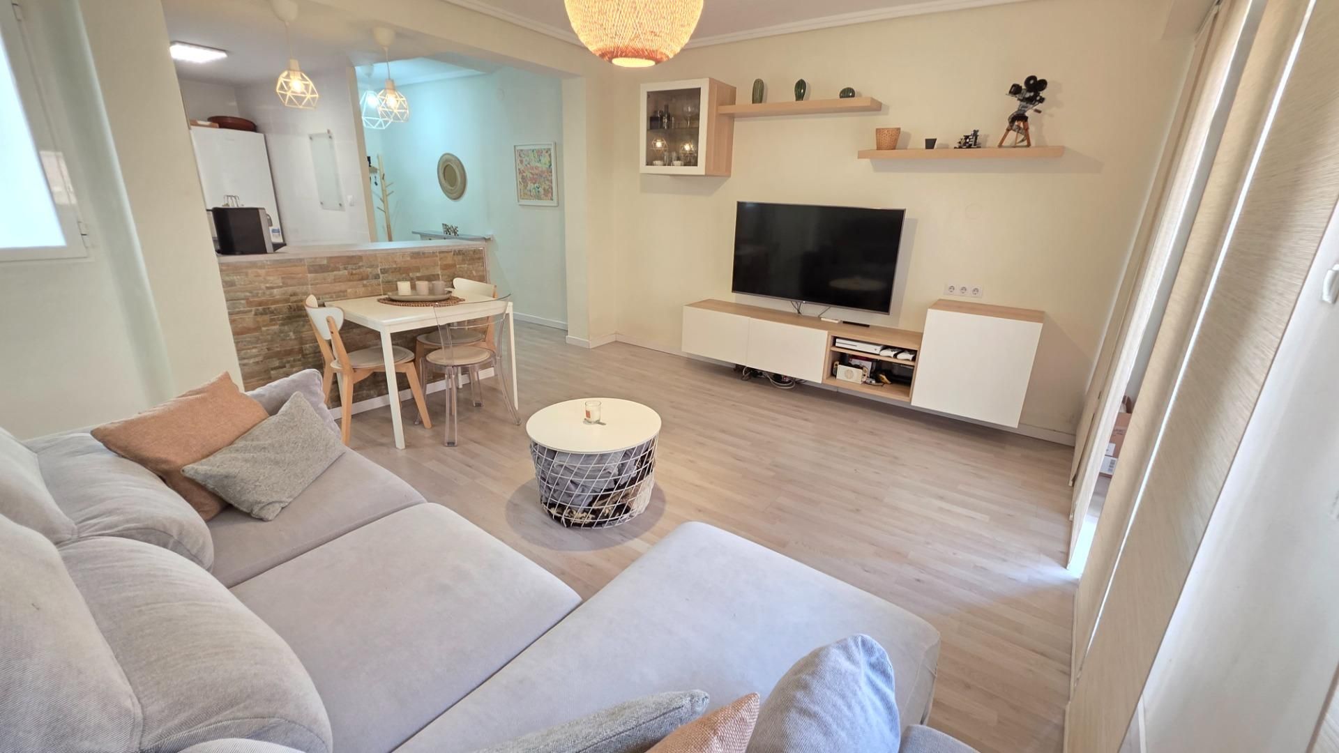 Living room of Flat for sale in Paterna  with Air Conditioner, Parquet flooring and Balcony