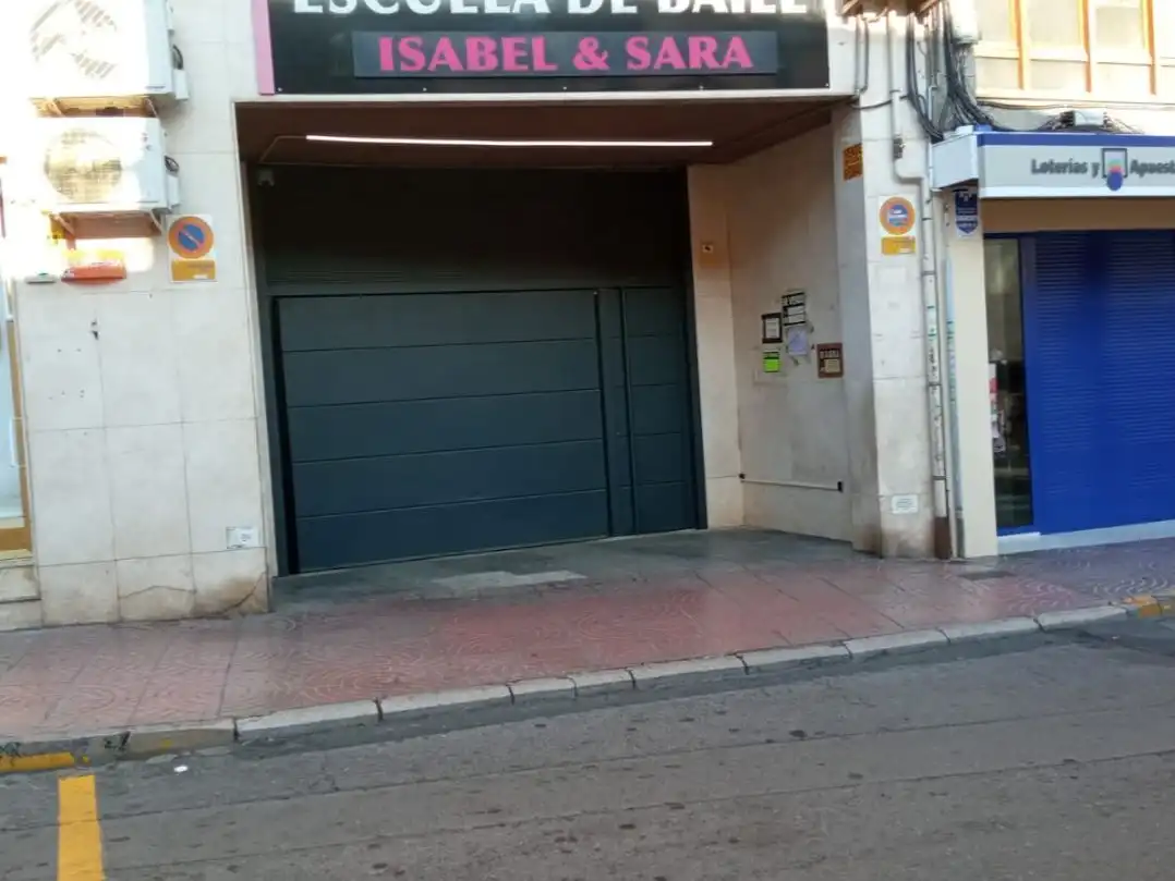 Einzelparkplatz zum Verkauf in Avenida de Chapi 25