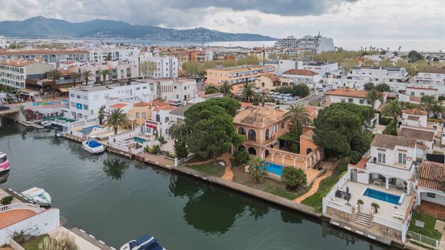 Casa-chalet en Venta en Carrer Requesens, 95, 17487, Empuriabrava, Girona en Requesens