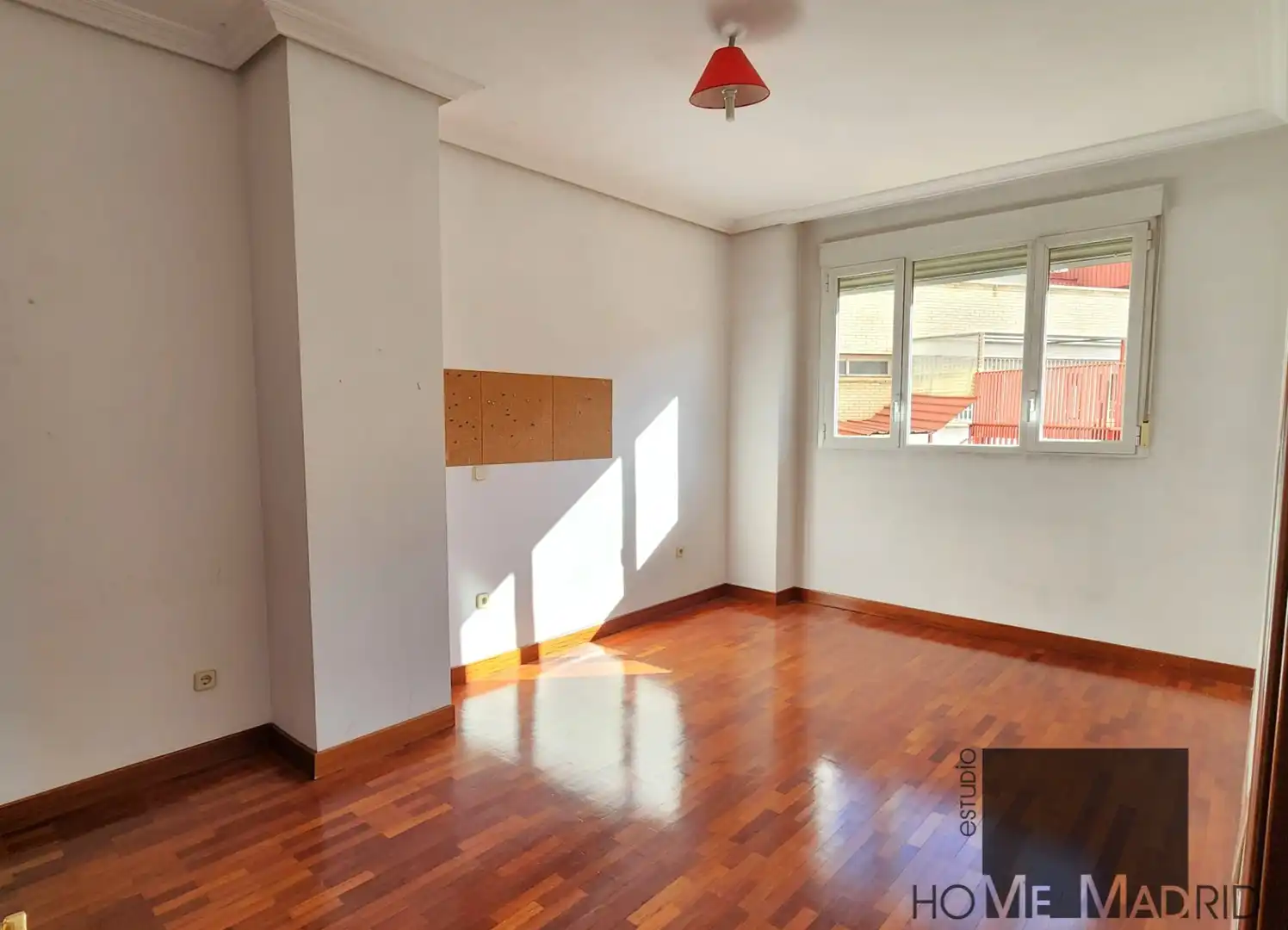 Sala d'estar de Dúplex de lloguer en Madrid amb Aire condicionat i Calefacció