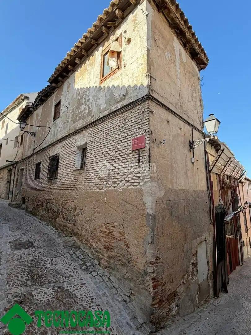 Vista exterior de Casa adosada en venda en Toledo amb Terrassa i Balcó