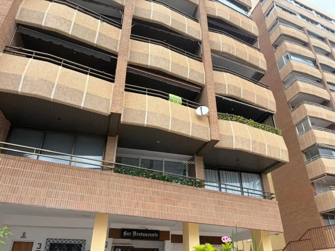 Vista exterior de Apartamento en venta en Almuñécar con Terraza, Amueblado y Piscina comunitaria