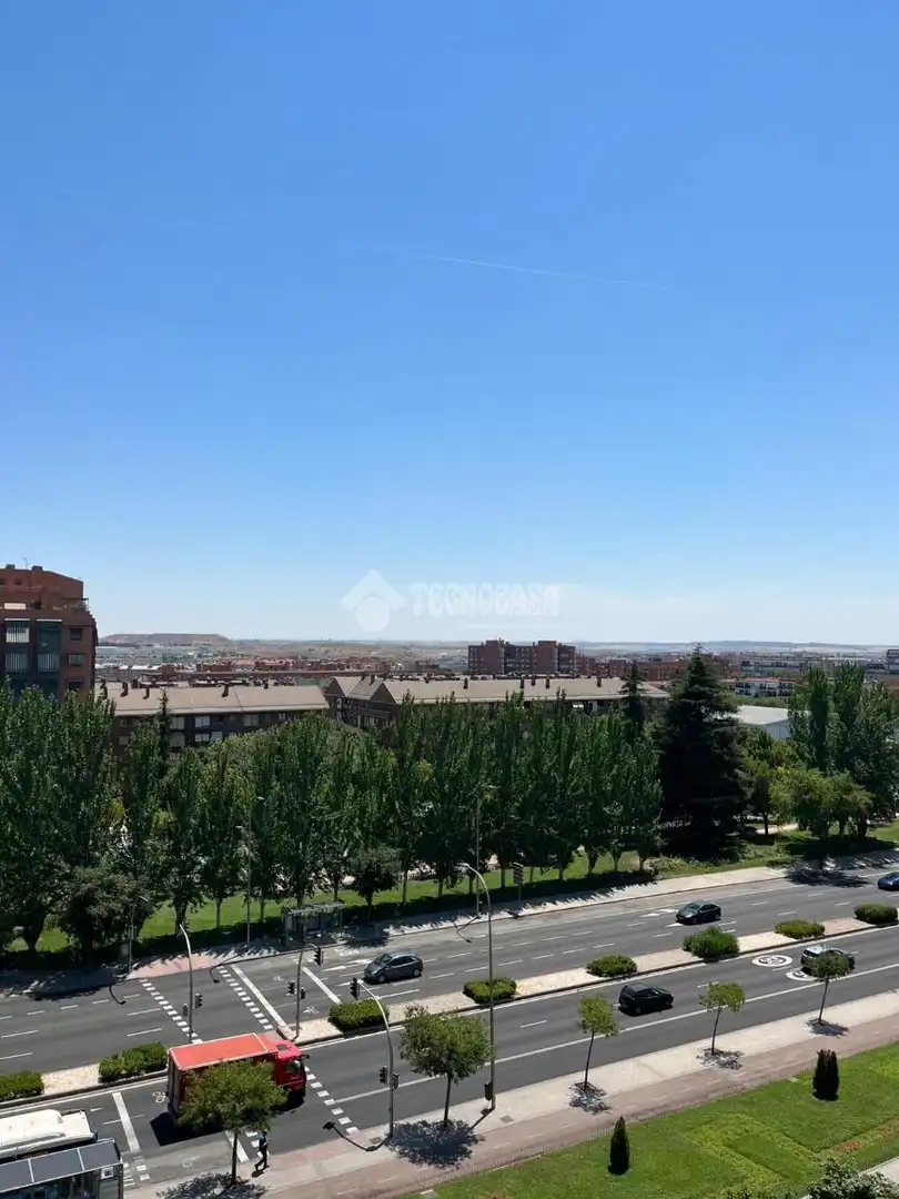 Vista exterior de Piso en venta en Madrid con Calefacción y Terraza