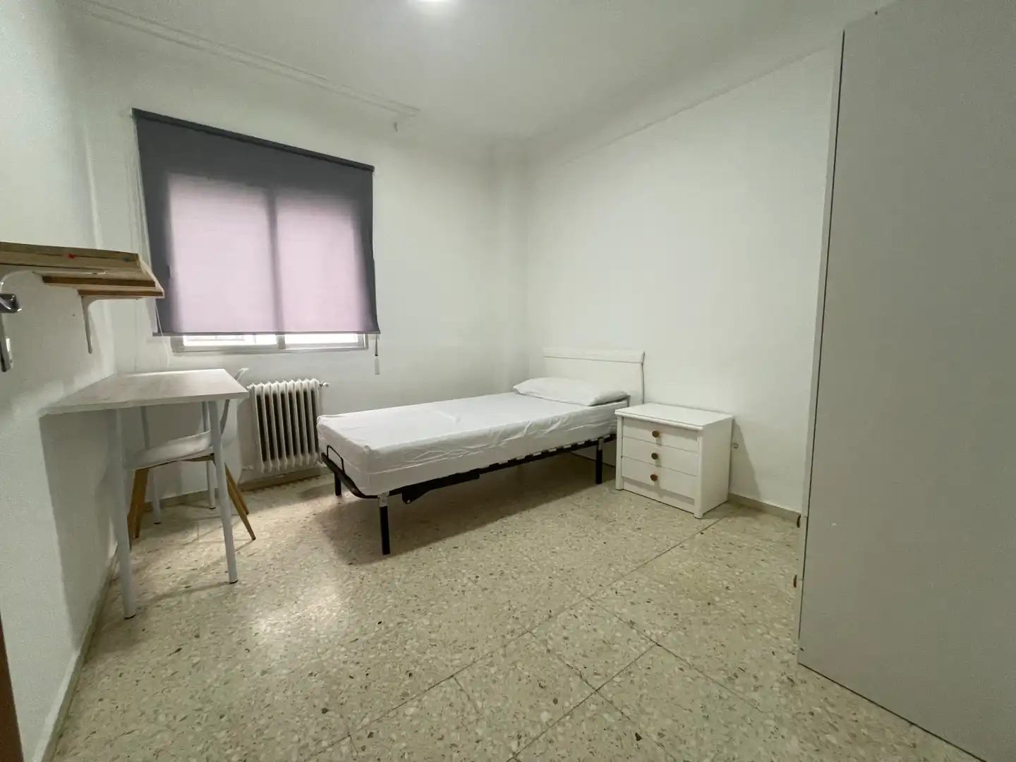 Habitación de Piso de alquiler en Badajoz con Aire acondicionado, Calefacción y Amueblado