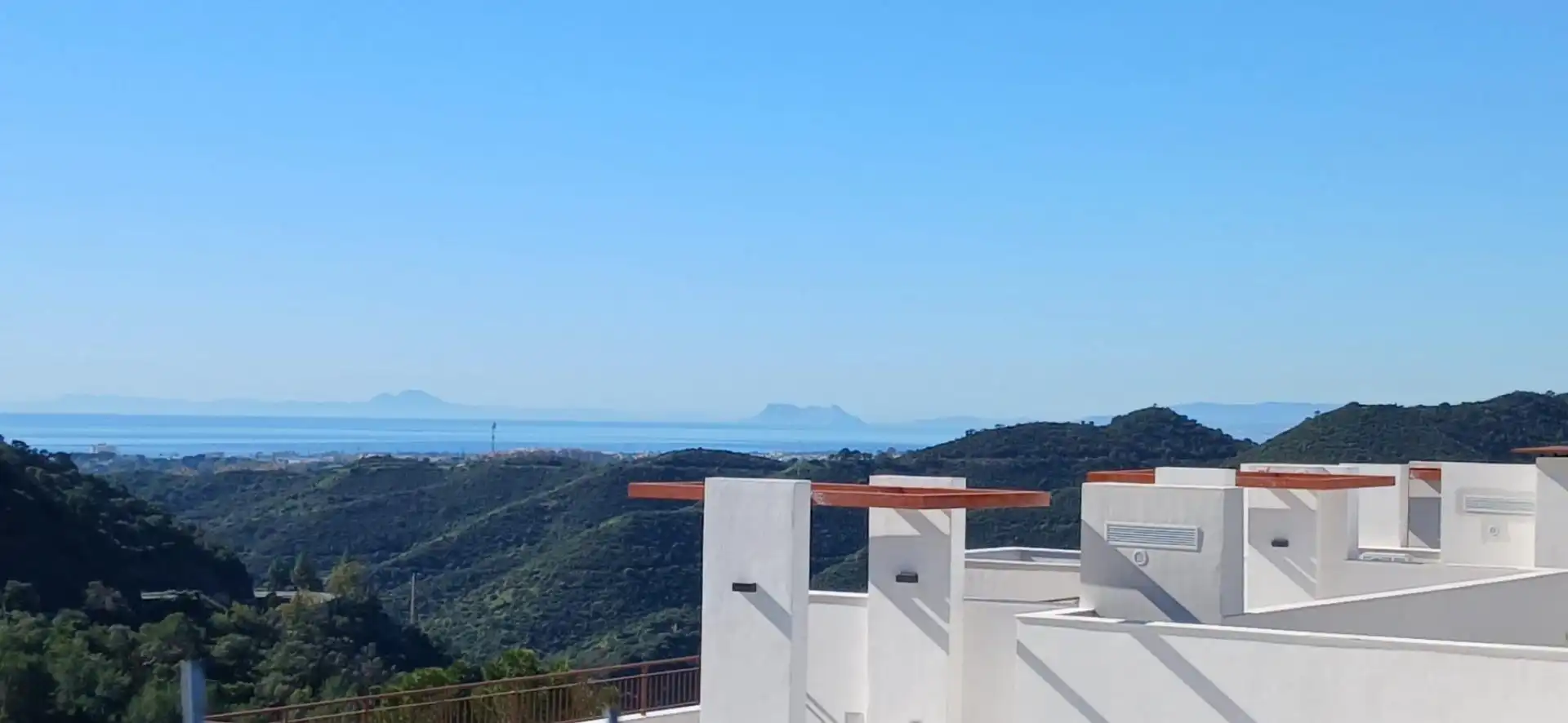 Außenansicht von Dachboden zum Verkauf in Istán mit Klimaanlage, Privatgarten und Terrasse
