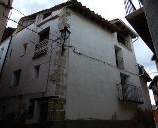 Außenansicht von Einfamilien-Reihenhaus zum verkauf in Torre de Arcas mit Terrasse und Balkon