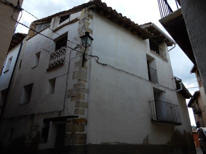 Vista exterior de Casa adosada en venda en Torre de Arcas amb Terrassa, Traster i Balcó