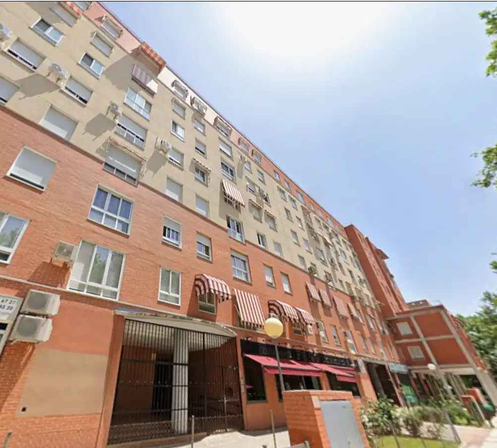 Außenansicht von Wohnung zum Verkauf in Alcorcón mit Balkon