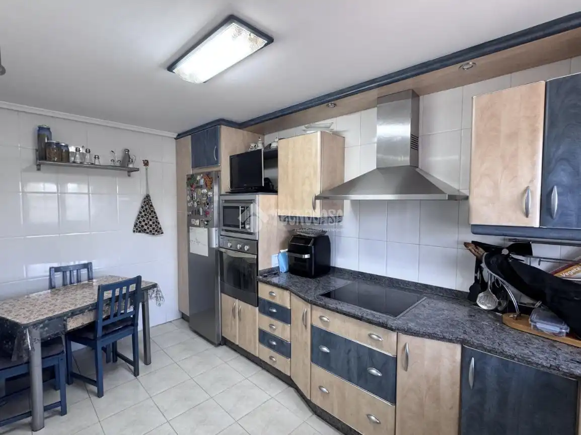 Cocina de Casa adosada en venta en Cuadros con Calefacción y Parquet