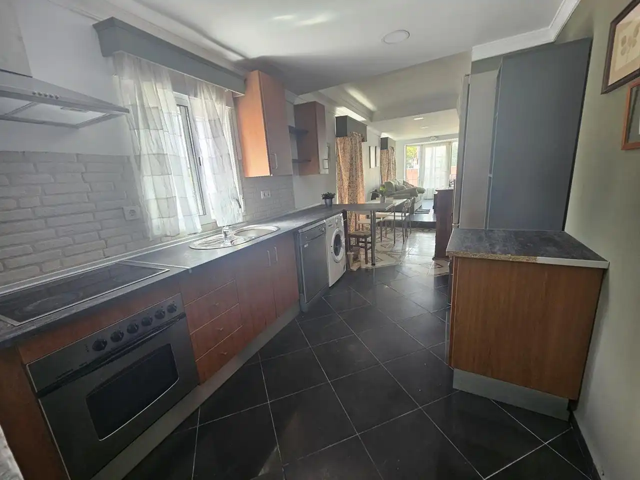 Ground floor for rent in Calle Volga, El Rocío - La Milagrosa