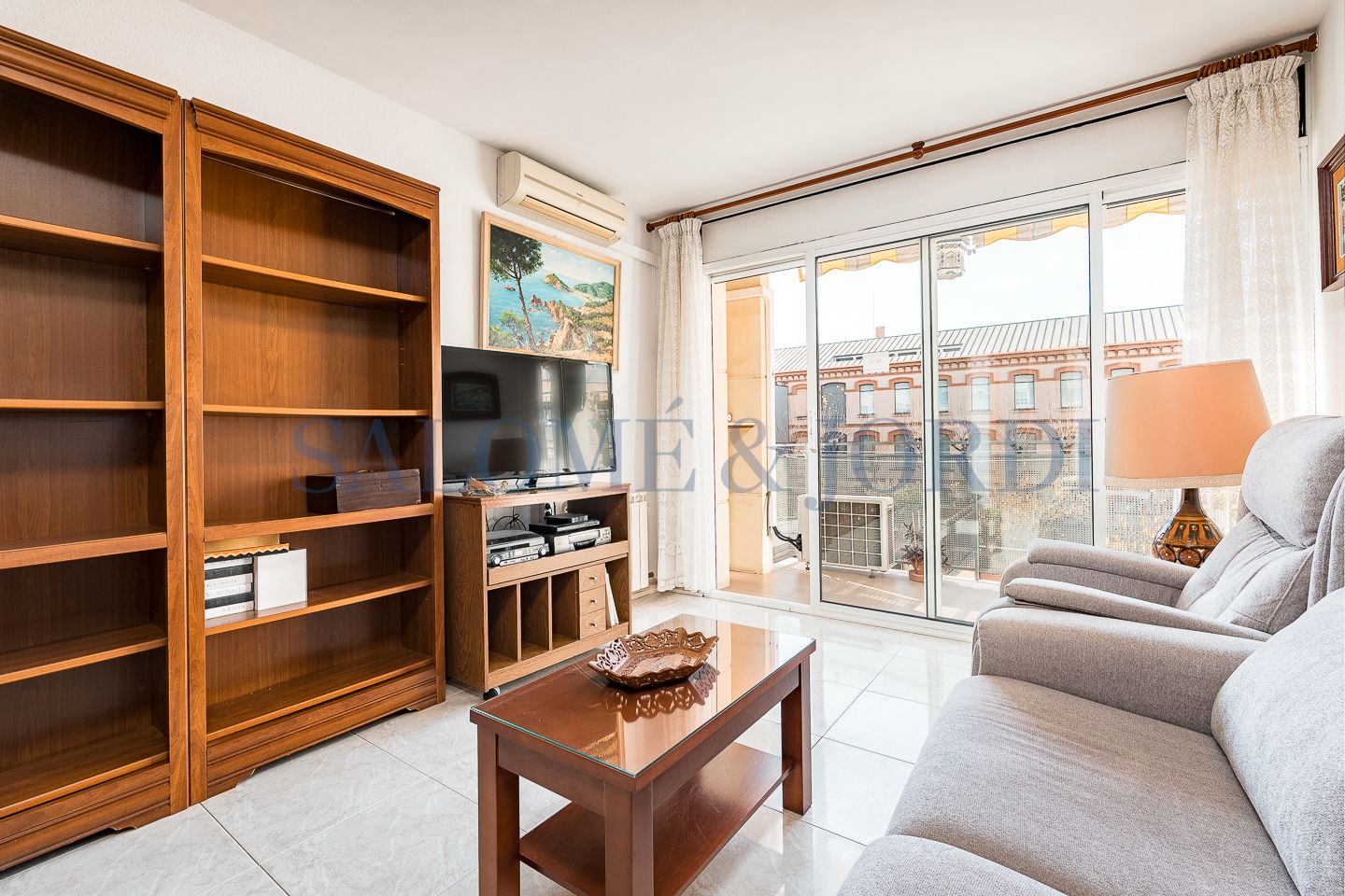 Vista exterior de Pis en venda en Mataró amb Calefacció, Terrassa i Forn