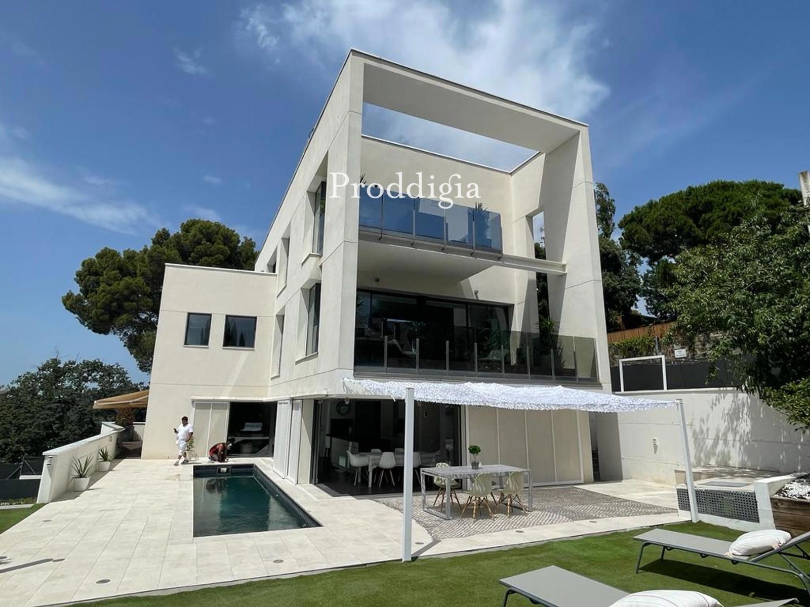Vista exterior de Casa o xalet de lloguer en  Barcelona Capital amb Aire condicionat, Calefacció i Traster