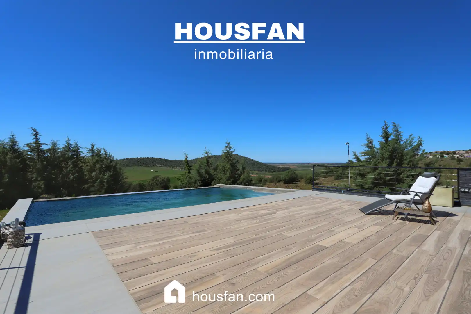 Vista exterior de Casa o xalet en venda en Cáceres amb Aire condicionat, Calefacció i Jardí privat
