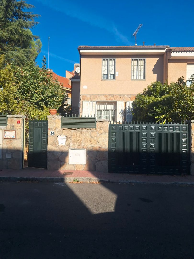 Exterior view of House or chalet for sale in Alpedrete  with Air Conditioner, Private garden and Furnished