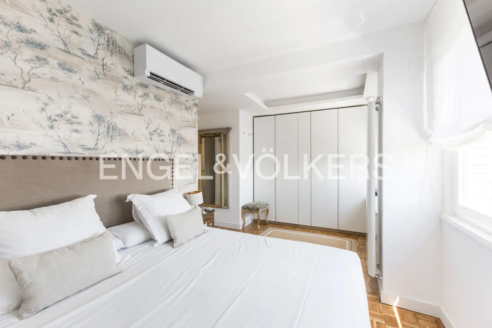 Bedroom of Flat for sale in Madrid  with Air Conditioner, Heating and Parquet flooring