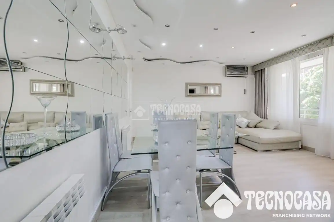 Comedor de Piso en venta en Barcelona con Aire acondicionado